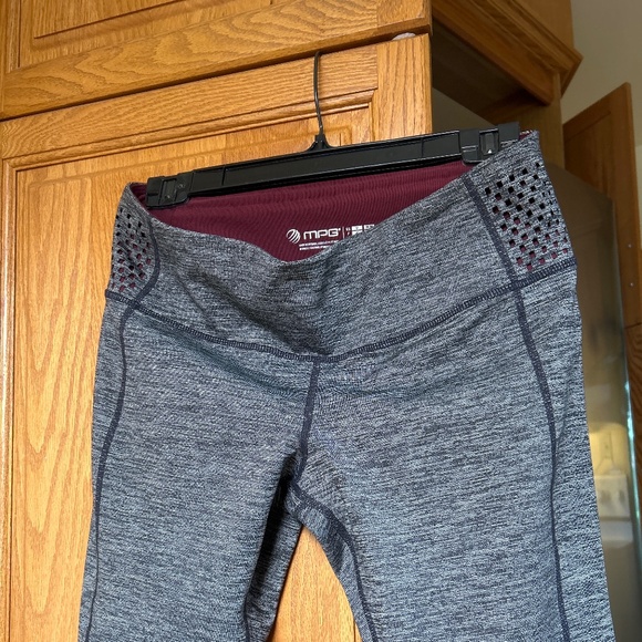 MPG … Mid rise Cropped leggings - Picture 3 of 8